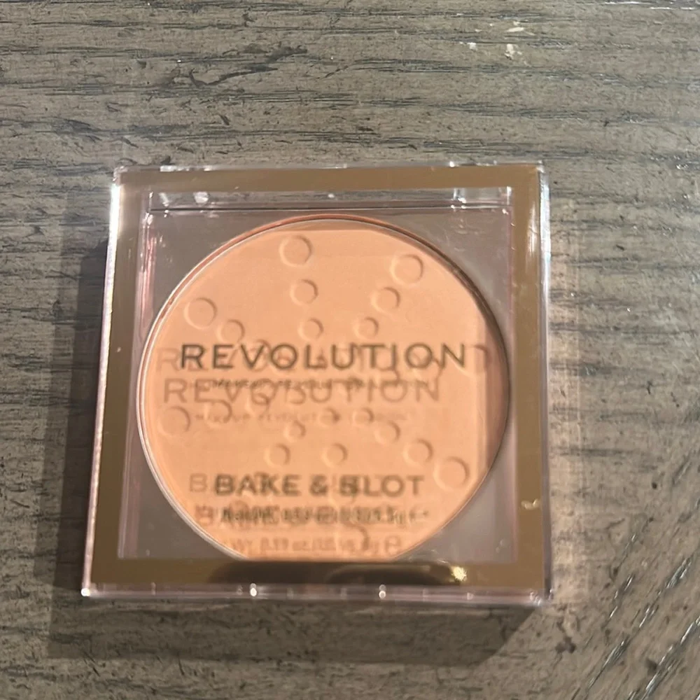 Revolution Bake & Blot Powder - Peach